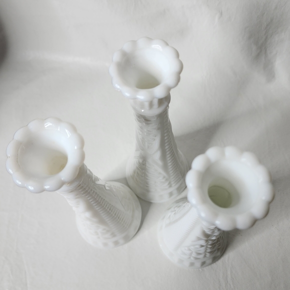 Vintage Milk Glass Bud Vases White Stars and Bars Pattern Set of 3 - Picture 5 of 15